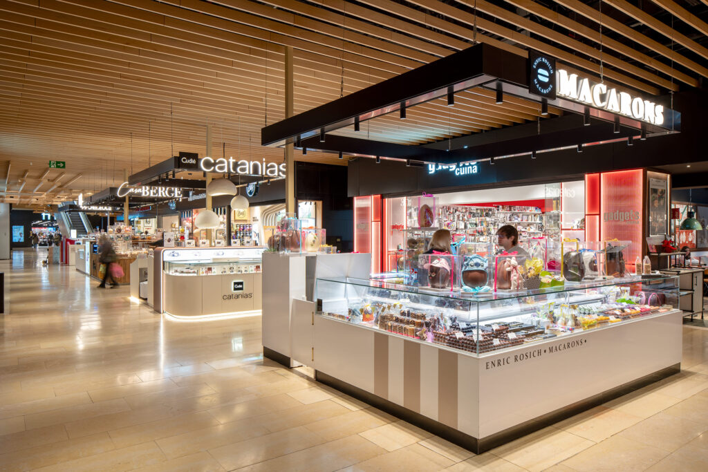 rehabilitación centro comercial L’illa Diagonal Barcelona interior Rebost